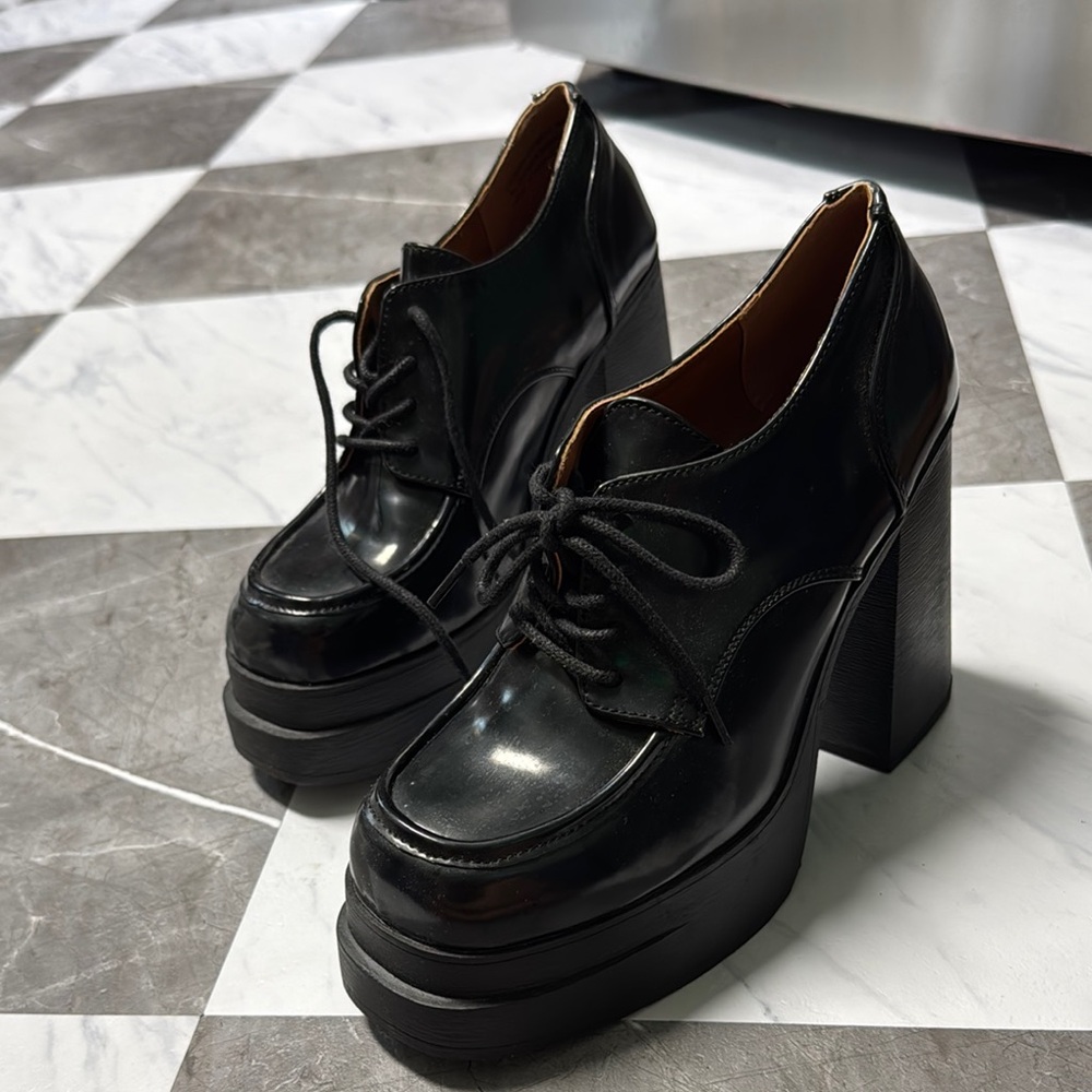 Madden Girl Black Platform Oxford Heels - Picture 3 of 4